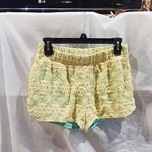 Floral Lace Women's Athletic Shorts - Yellow